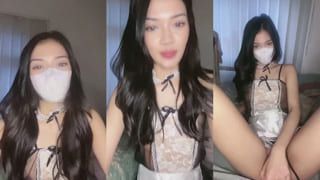 Cewek Cantik Colok Memek Pakai Dildo
