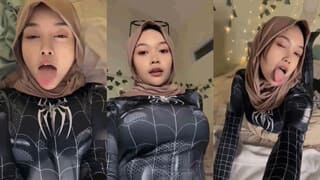Hijab Pamer Lidah